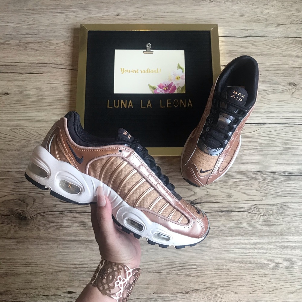 NEW Nike Air Max Tailwind IV Sneakers, CT1184-900, size 7 Women